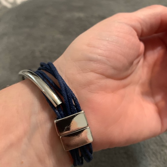 Navy blue and silver bracelet - Picture 2 of 4